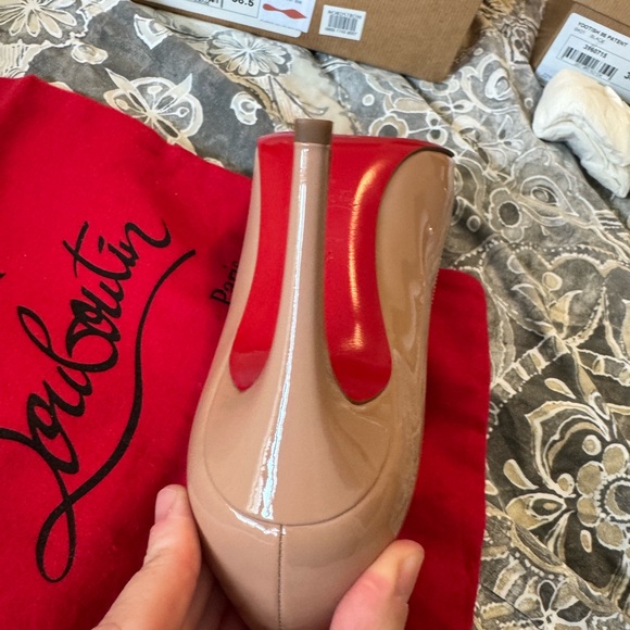 Christian Louboutin Nude Patent Leather Pumps Pigalle 85 - Picture 8 of 11